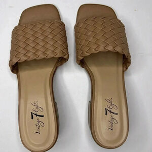 Vintage 7 Eight slip on sandals NWOT tan size 8.5m with 2.5 inch heels